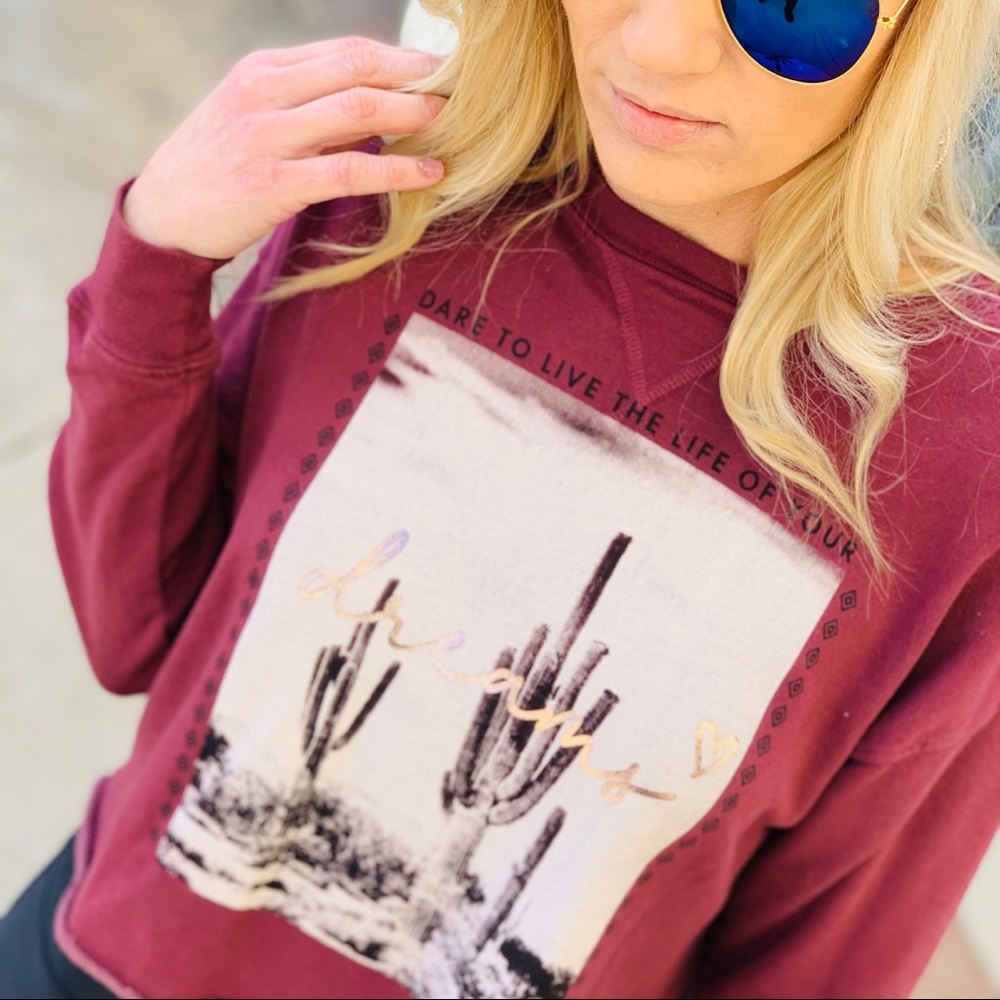 DARE TO LIVE CROP SWEATSHIRT - Picture 3 of 8